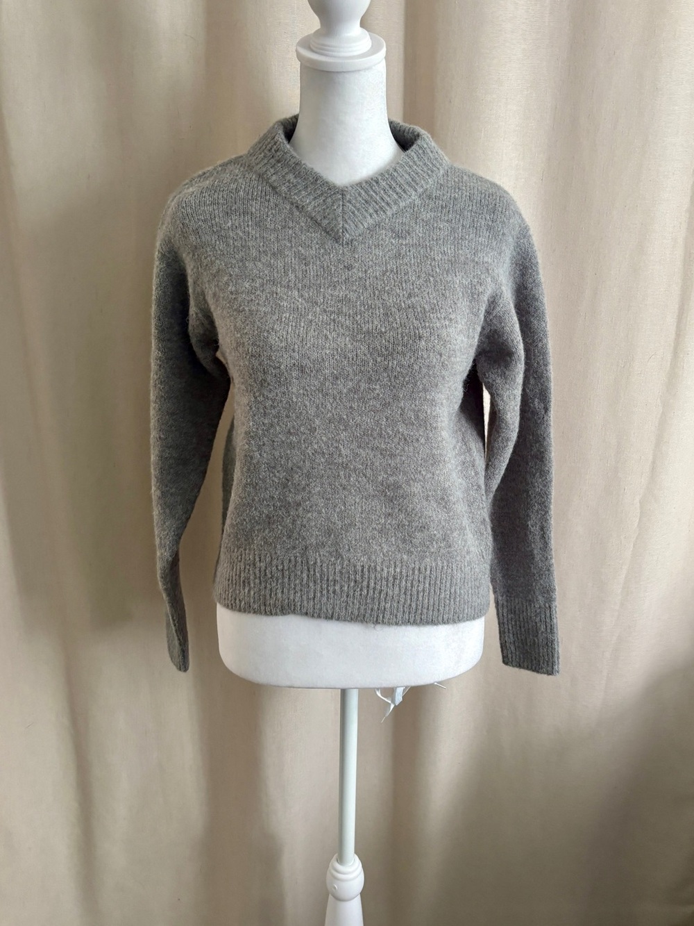RW&CO V-Neck Sweater — Size XXS NWT